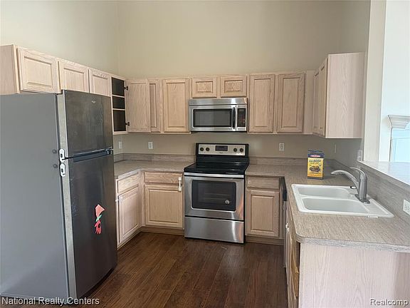 5th image of 14586 Vauxhall Dr
