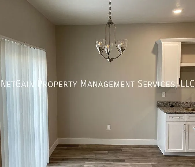 1542 S Topaz Dr #D — Photo 2