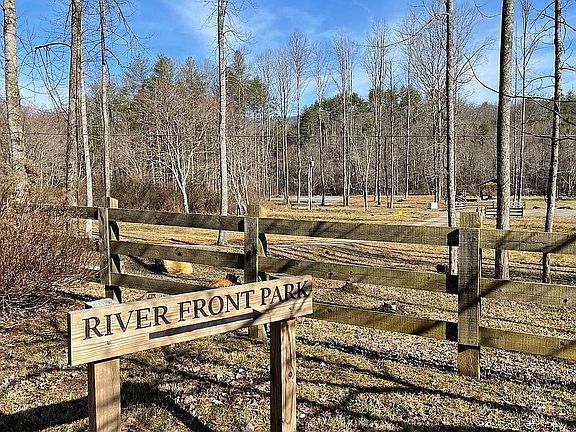 Common area & River Access