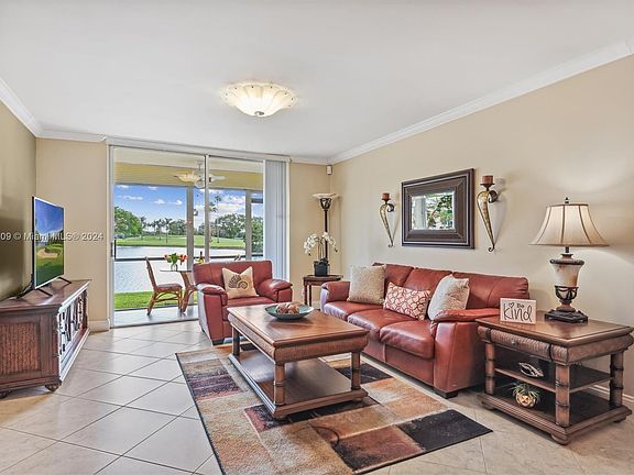 3rd image of 9500 N Hollybrook Lake Dr APT 102