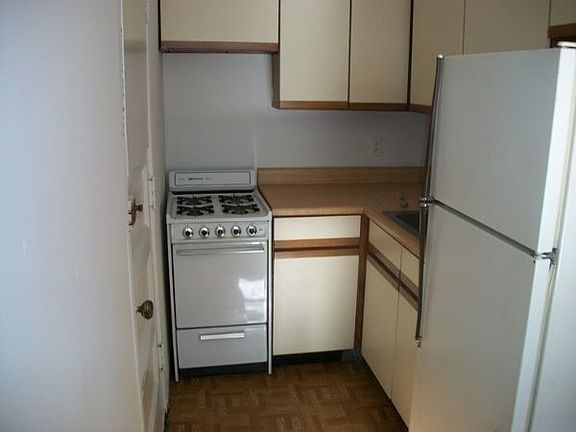3rd image of 1940 W Wilson Ave APT 1J