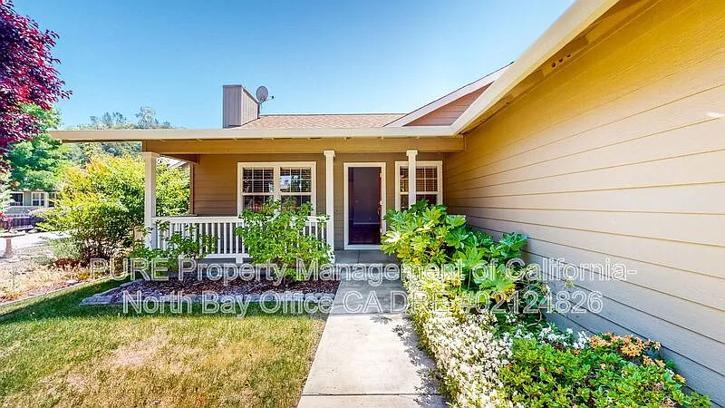 3 bed, 2.0 bath, 1459 sqft, $3,900 — Photo 3