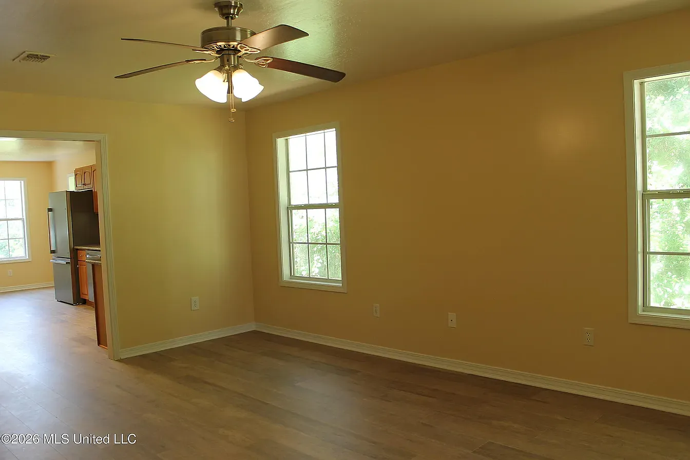 3 bed, 1250 sqft, $1,650 — Photo 4