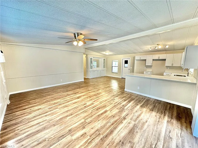 1252 Henderson Creek Dr — Photo 5