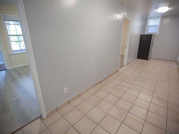 5th image of 1030 Hollister Ave