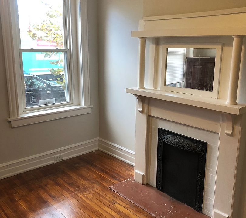 1st image of 2105 W Cary St Floor 1