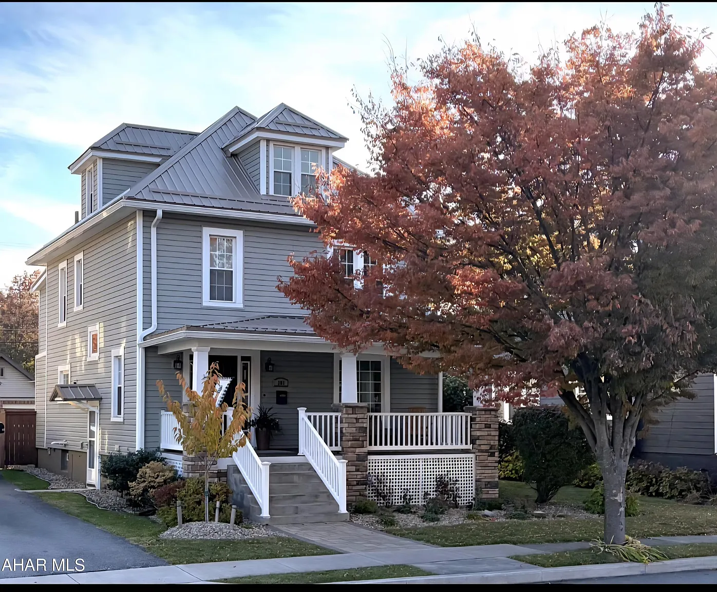 203 Logan Blvd photo 1