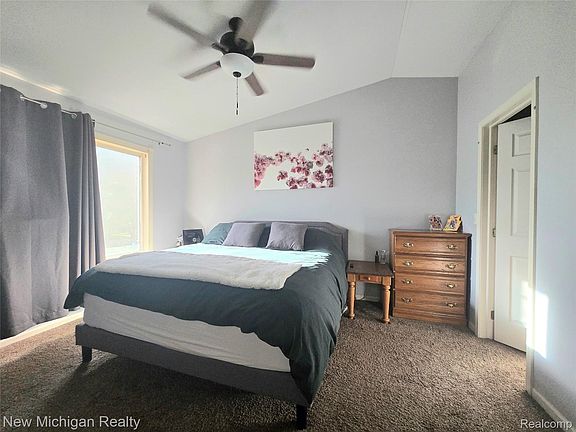 5th image of 679 Andover Woods Dr