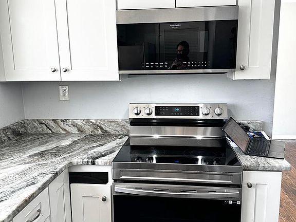 4th image of 22 Gaylord Cir