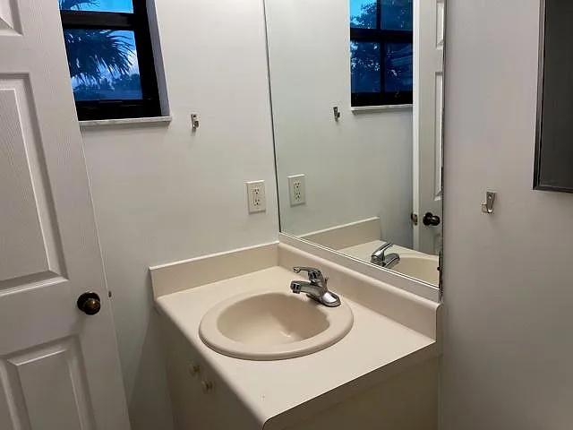 2 bed, 2.5 bath, 1692 sqft, $2,750 — Photo 3