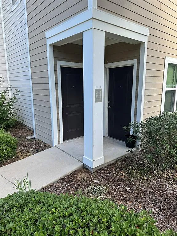 1 bed, 1.0 bath, 1000 sqft, $1,555 — Photo 2