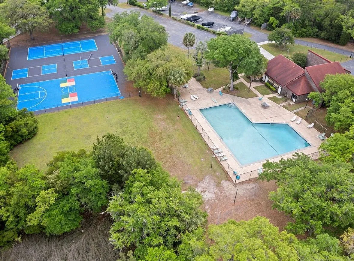 Great Oak Dr, North Charleston — Photo 2