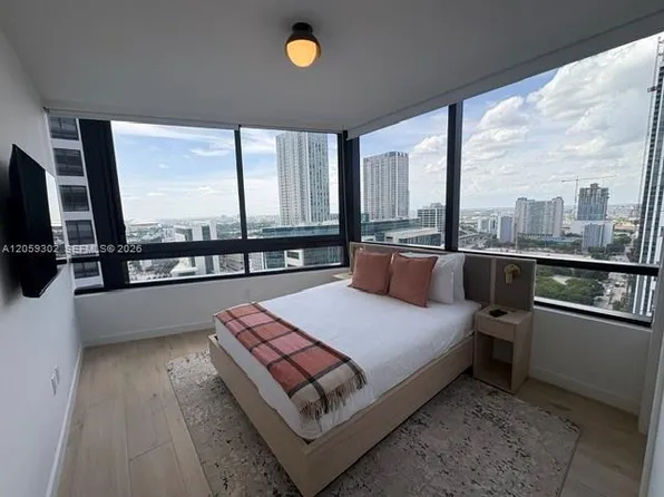 225 N Miami Ave, Miami, FL