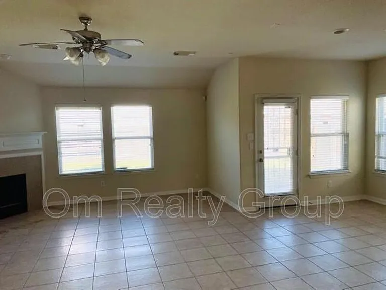9506 Carsonmont Ln — Photo 4