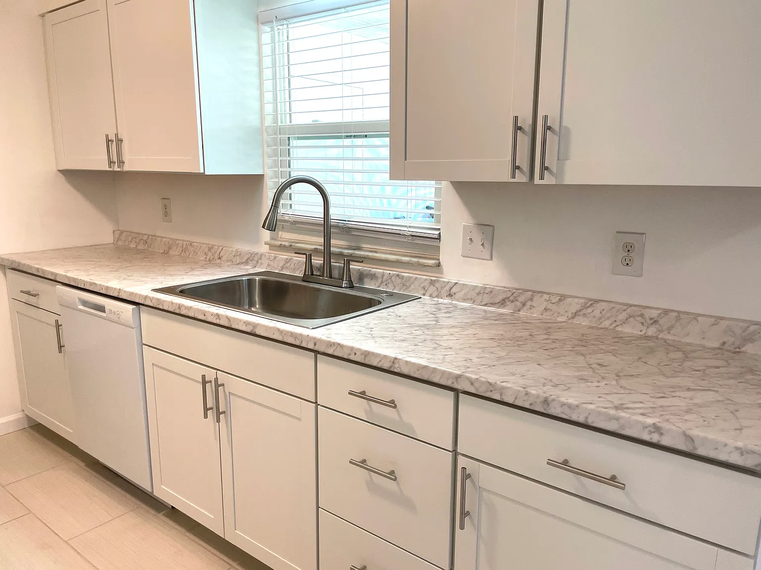 3 bed, 1000 sqft, $1,800 — Photo 2