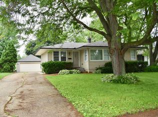 813 Sharon Dr, Dekalb, IL 60115