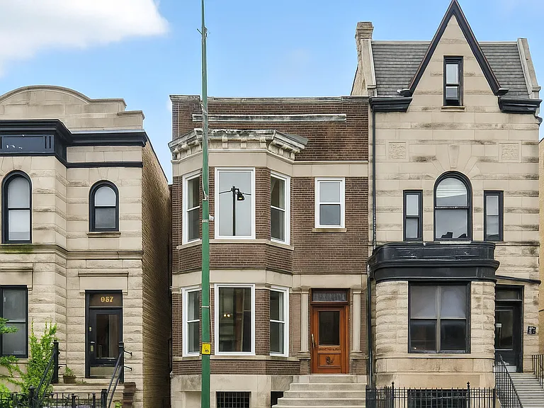 909 W Addison St #2 — Photo 1