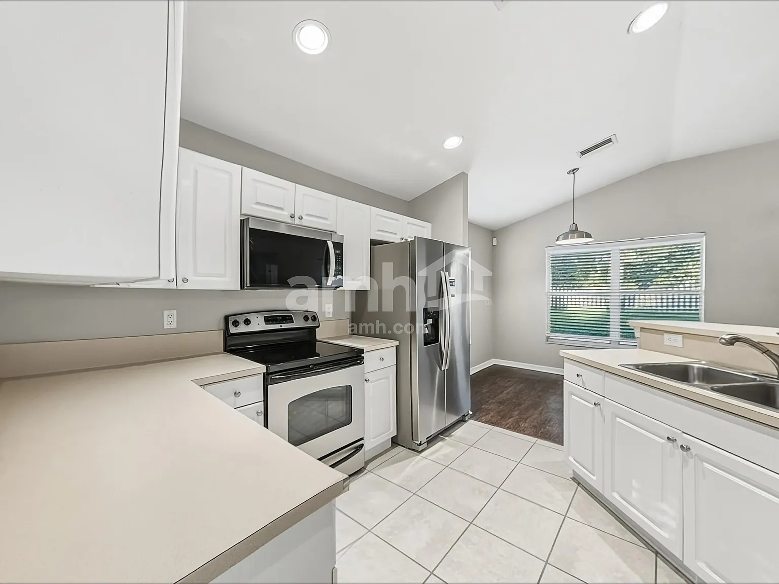 3 bed, 2.0 bath, 1520 sqft, $2,190 — Photo 4