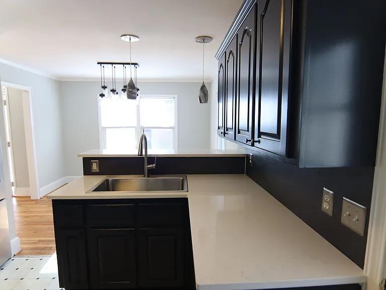 1058 Eastwood Dr — Photo 5
