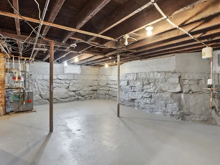 117 Webster St — Photo 24