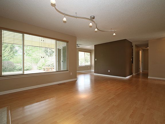 5th image of 10919 156th Pl NE
