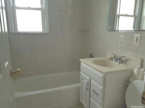 5th image of 625 E Broadway APT 3