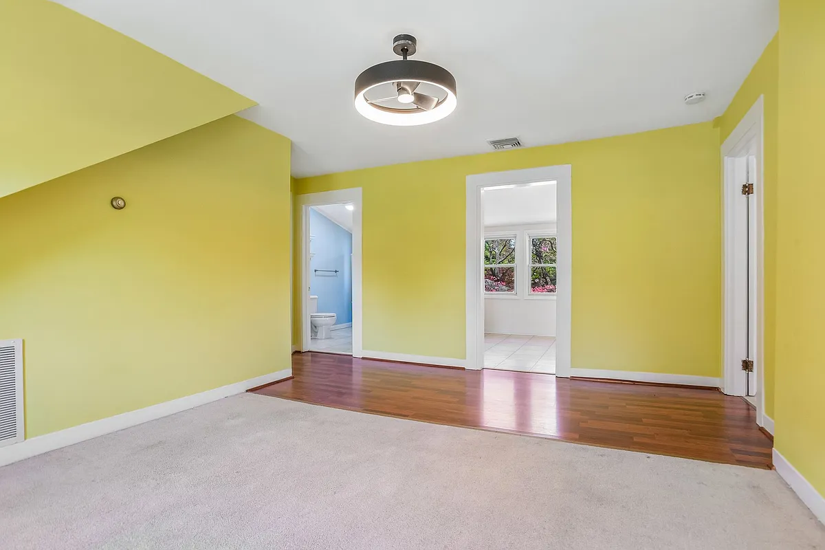 Building Photo - 1572 Whitney Ave #2