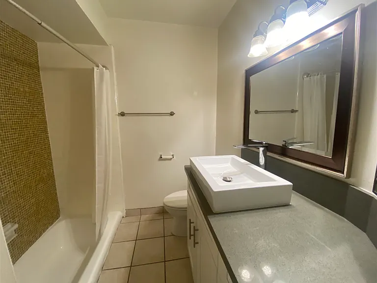 11920 Mayfield Ave #7 — Photo 6