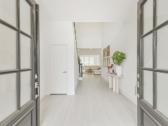3rd image of 26923 Longwood Ledge Ln