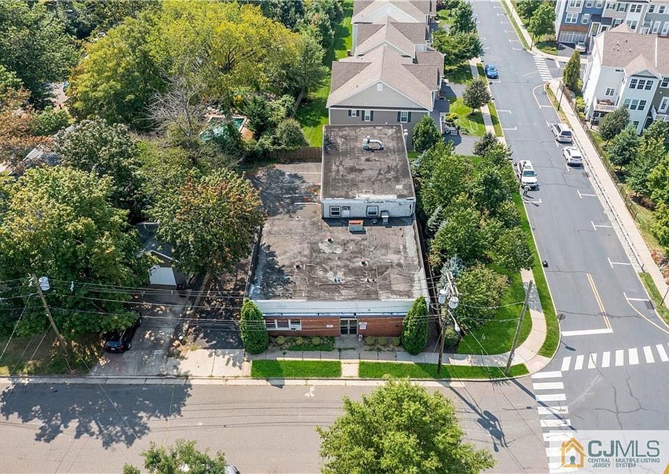 1st image of 810 N 2nd Ave