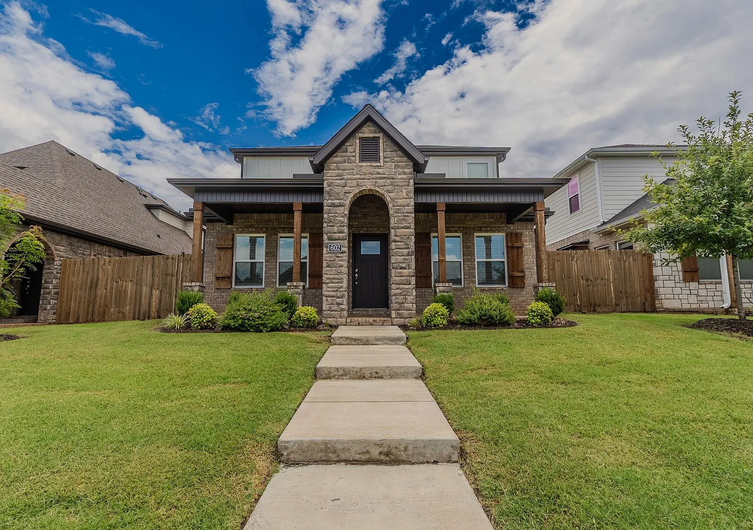 4 bedroom 3.5 bath home! — Photo 1