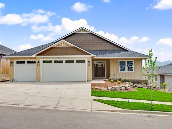 3352 Viewpoint Dr, Medford, OR 97504
