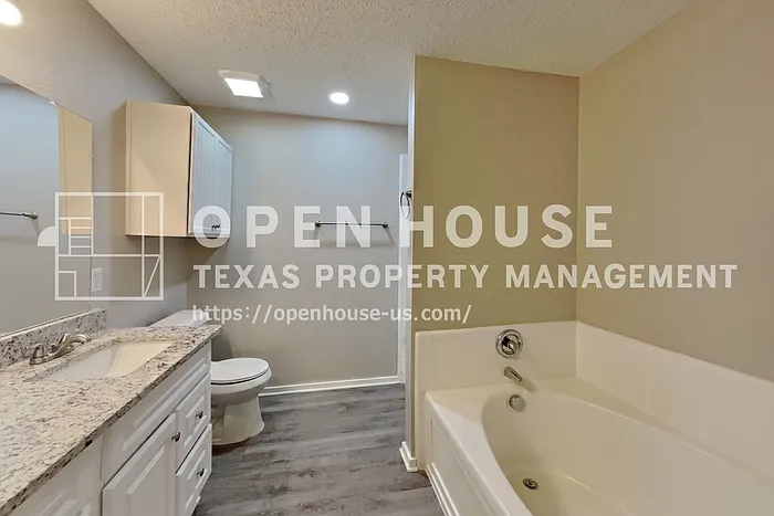 1022 Halifax Ln — Photo 11