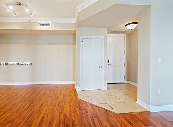 5th image of 3001 NE 185th St APT 615