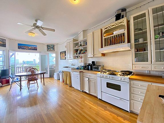 4th image of 296 Bunker Hill St #2