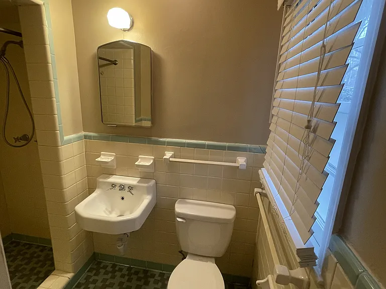 1430 Beaumont Dr — Photo 13