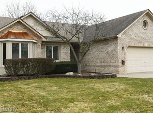 44000 Cadburry Dr, Clinton Township, MI 48038