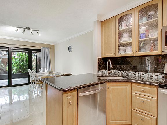 5th image of 3518 Gardens East Drive #B