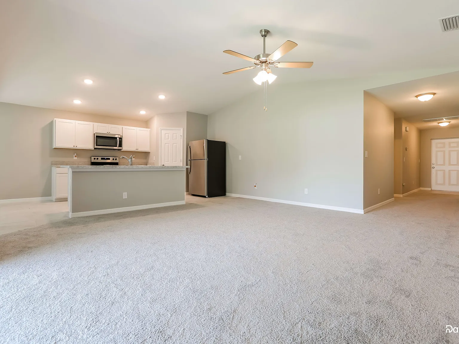 4 bed, 2.0 bath, 1810 sqft, $2,145 — Photo 3