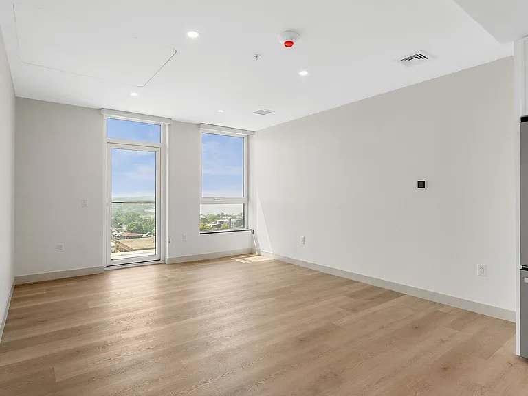 Bank Street Apartments — Photo 18