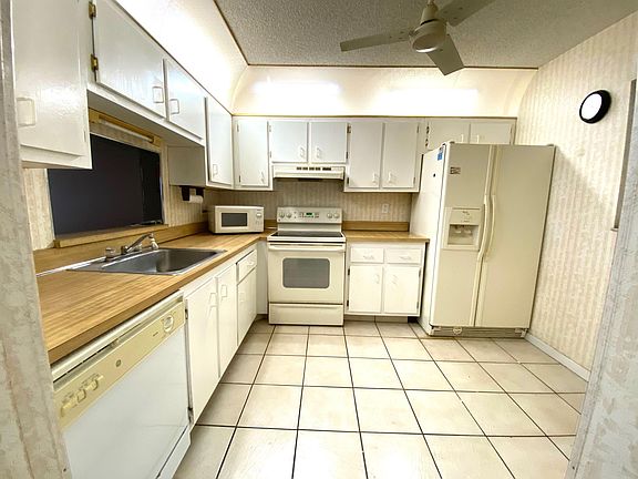 3rd image of 2850 Somerset Dr APT 300L