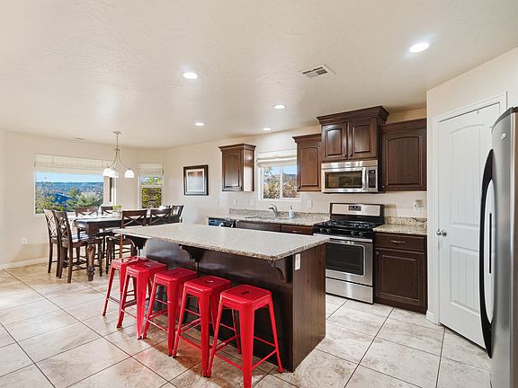 4th image of 1025 N Ruby Pl