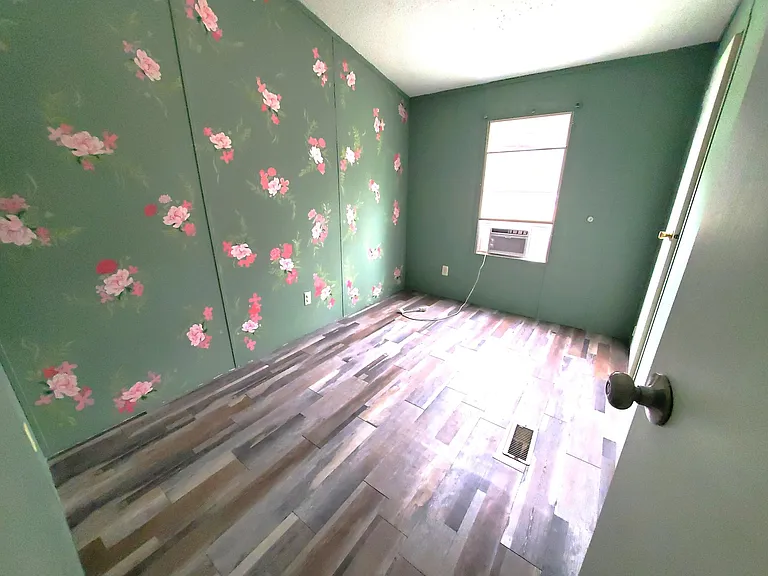 20327 Clyde Dr #B — Photo 2