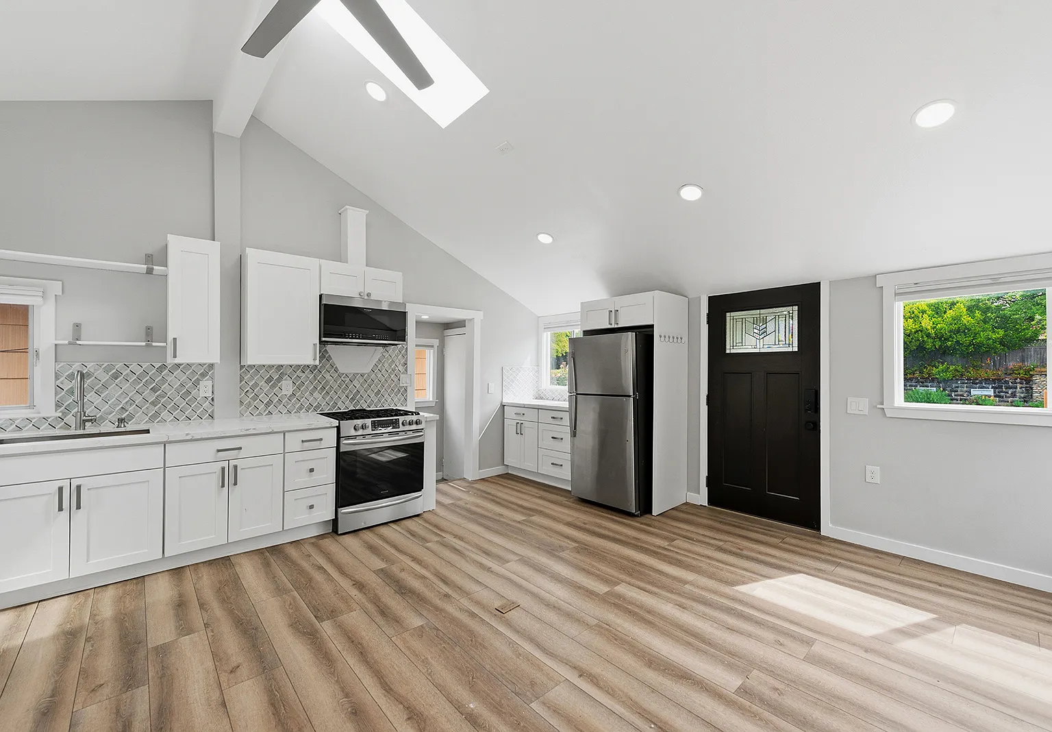 3 bed, 1400 sqft, $3,200 — Photo 1