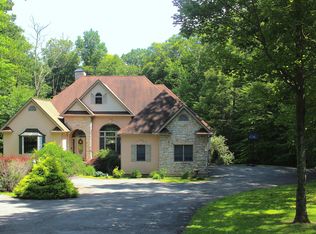 325 Edwin Ln, Stroudsburg, PA