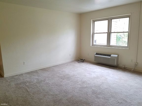 3rd image of 400 4th St APT 3