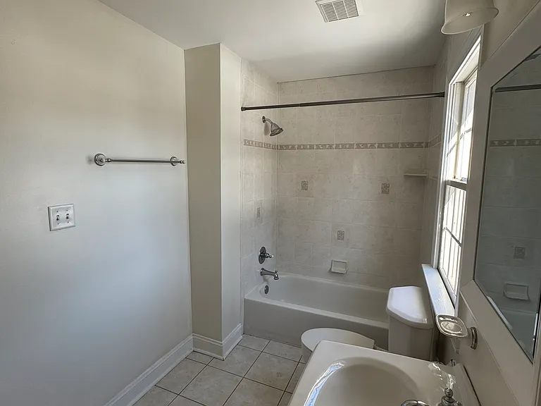 11238 Lake Shore Ct — Photo 10