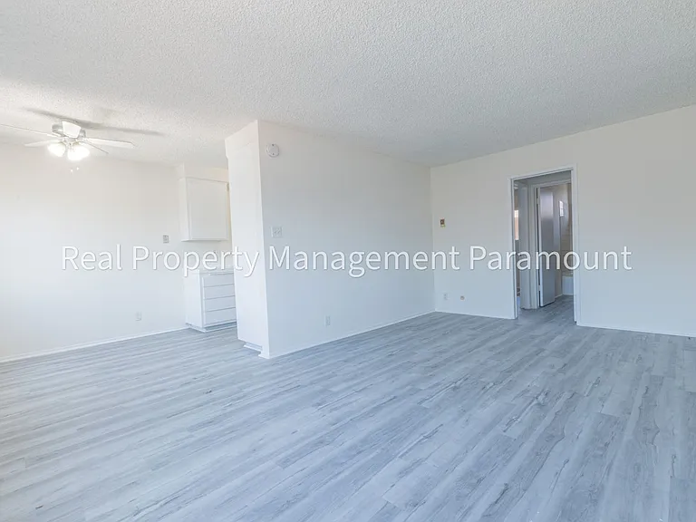 540 W Queen Street — Photo 17