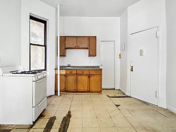 4th image of 353 W 47th St #1RE