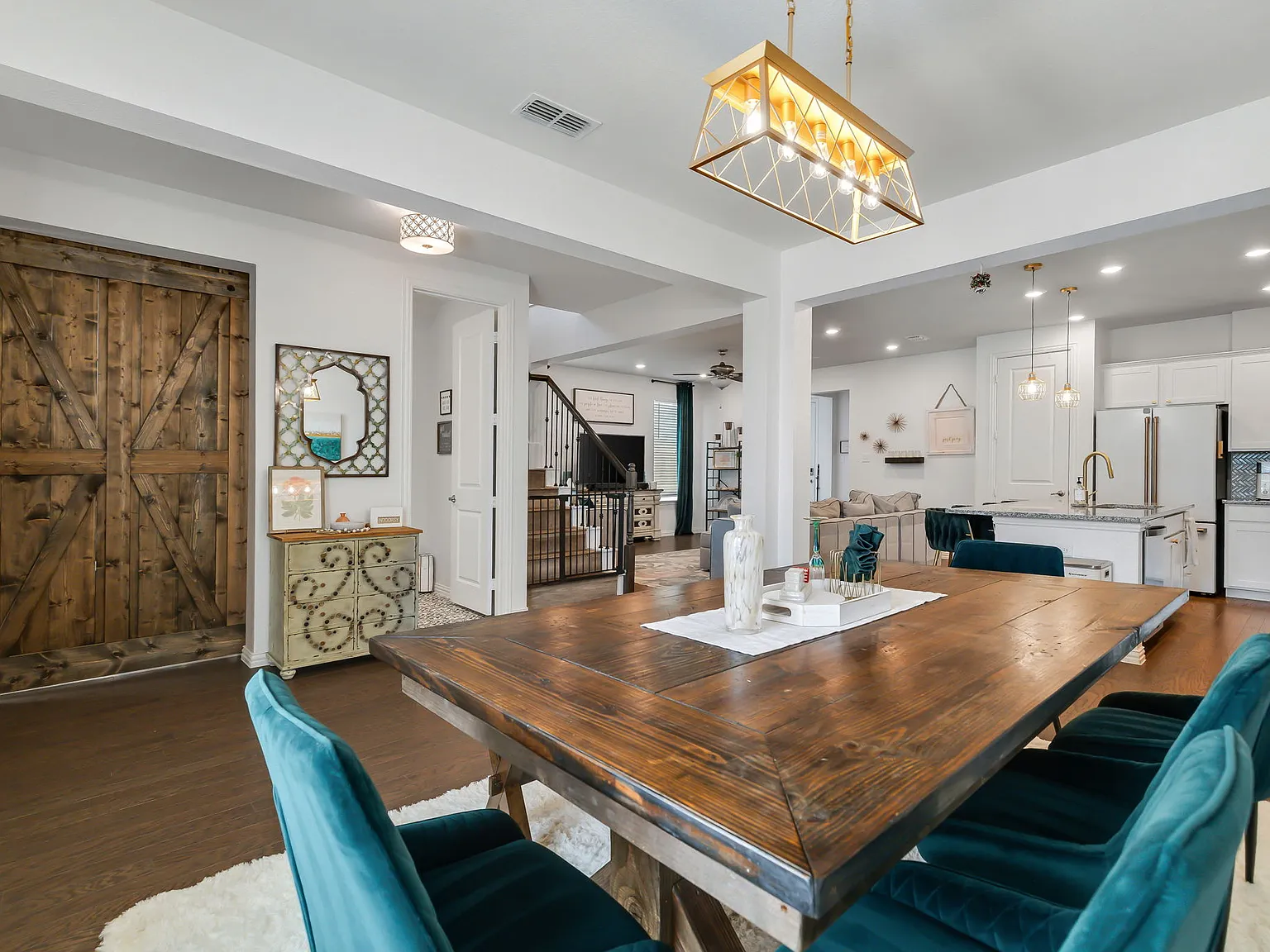 4 bed, 3.5 bath, 2399 sqft, $3,000 — Photo 4
